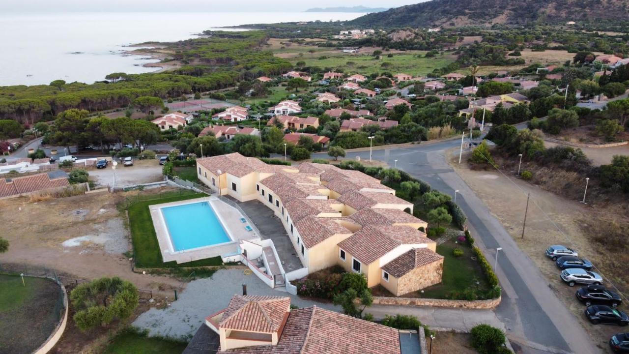 Residence Baia Sant Anna Con Piscina Tanaunella Exterior photo