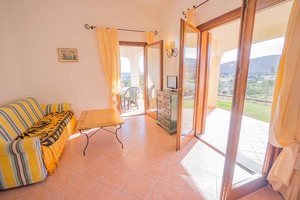 Residence Baia Sant Anna Con Piscina Tanaunella Exterior photo