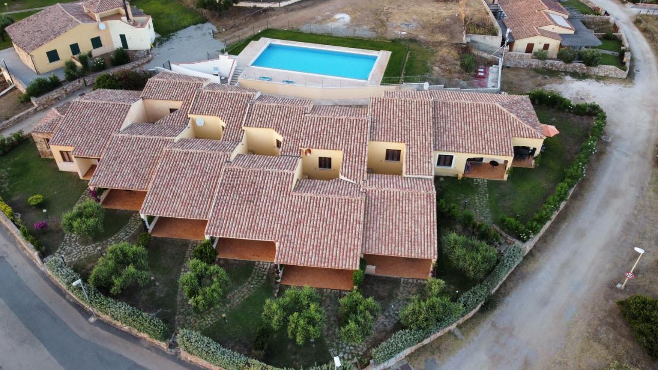 Residence Baia Sant Anna Con Piscina Tanaunella Exterior photo